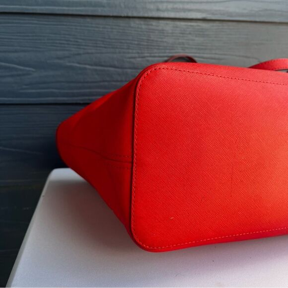 Michael Kors Jet Set Red Voyager Raven Saffiano Large Laptop Work Bag - Picture 7 of 10